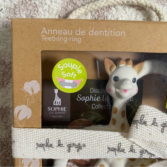 Sophie La Girafe Teething Ring - Picture 2 of 7